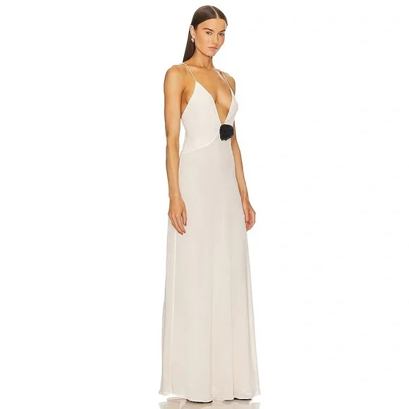 Elegant White Evening Gown - Picture 8 of 14